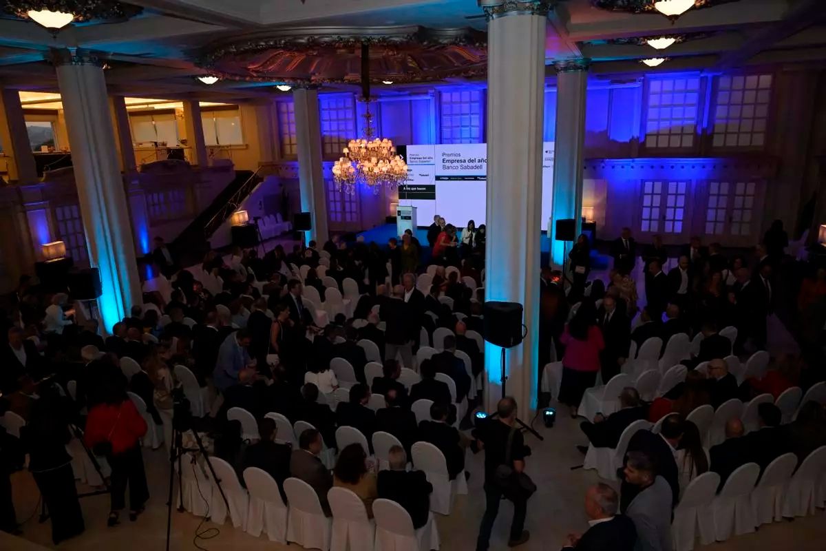 El salón del hotel NH Collection Finisterre, durante la entrega de los premios. / Carlos Pardellas / Casteleiro / Gus de la Paz